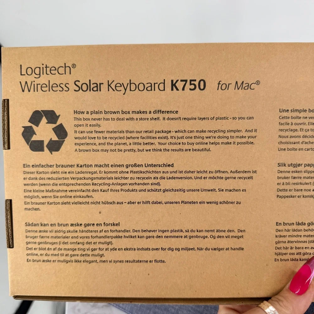 Logitech K750 Wireless Solar Keyboard Mac Silver‎ White Y-R0016 Ultra Slim